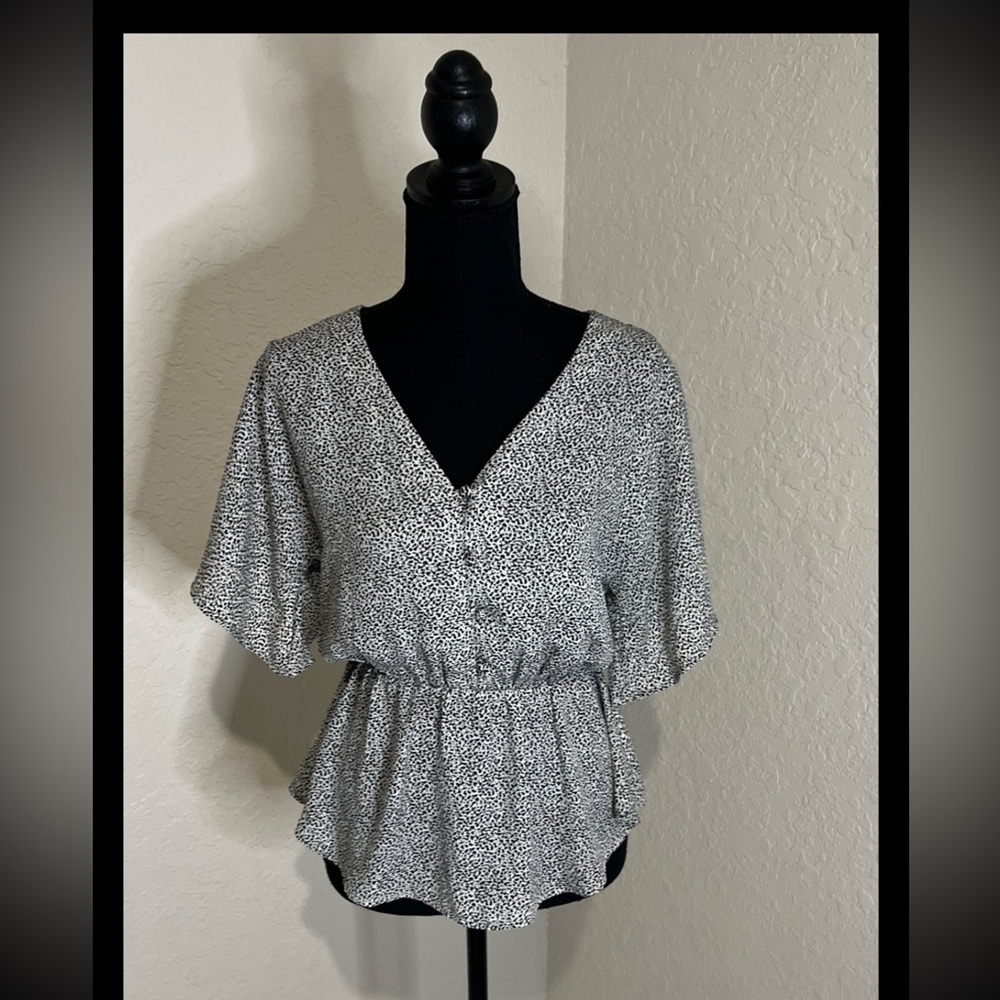 Sienna Sky Womens Top Size S Black White Animal Print Flutter Sleeve Blouse